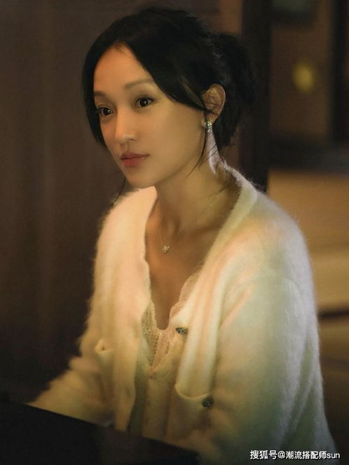 周迅終于高調(diào)美回來,穿開衫牛仔褲優(yōu)雅隨性,扎起馬尾清爽又減齡