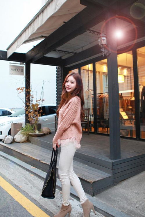 潮流美女道暉芝,嫩粉內(nèi)紗麻花毛衣